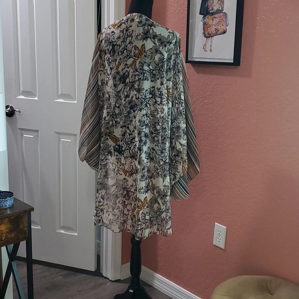 Wrap - Picture 2 of 5
